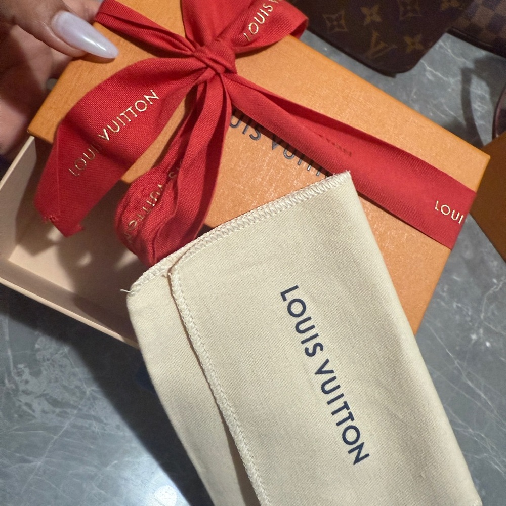 Louis Vuitton Red Ribbon xmas Packaging with Box and Dust Bag - Picture 8 of 13